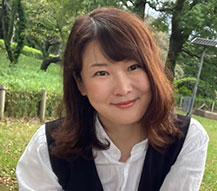 山口洋子